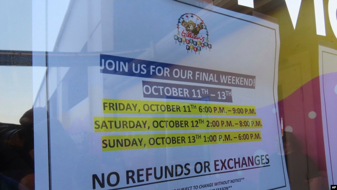 A sign advertises the final days of operation for Gillian's Wonderland, the popular amusement park on the boardwalk in Ocean City, N.J., Oct. 13, 2024.