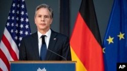 Menteri Luar Negeri AS Antony Blinken berbicara dalam konferensi persi di Berlin, Jerman, pada 20 Januari 2022. (Foto: Pool photo via AP/Bernd Von Jutrczenka)