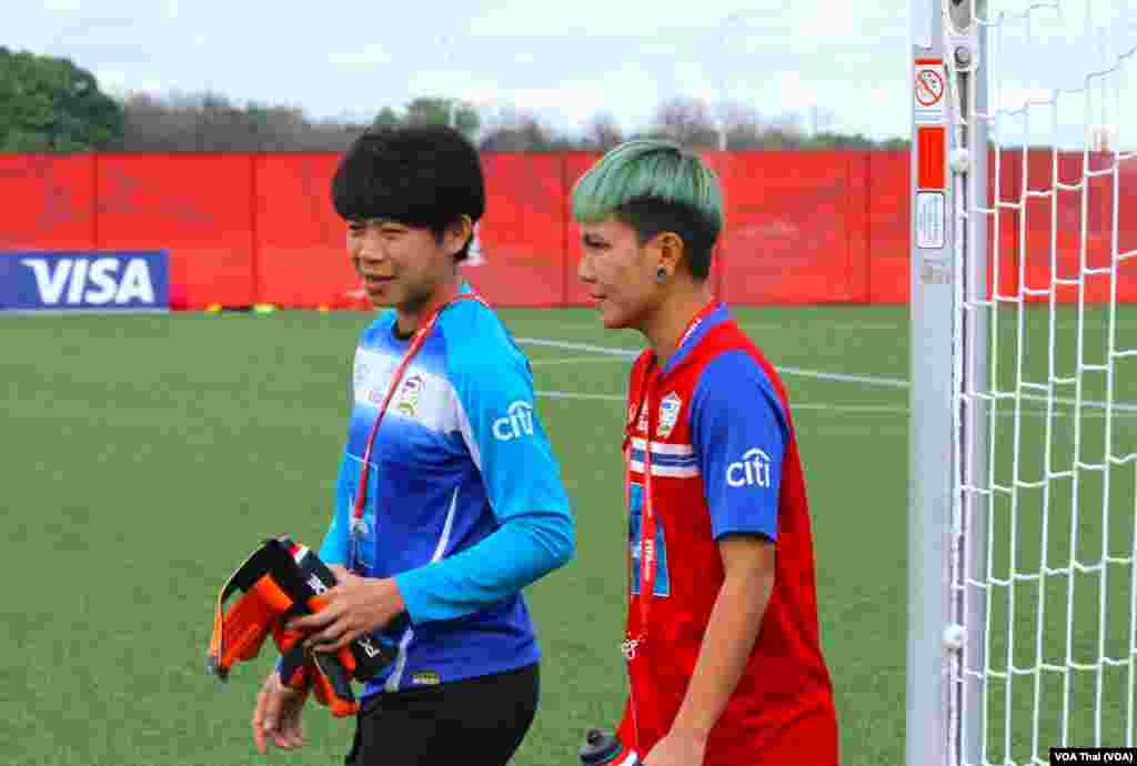 Thai training before 2nd match with Ivory Coast