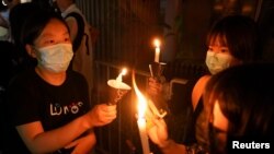 香港民众在2021年6月4日在维多利亚公园燃起蜡烛纪念北京天安门事件32周年。
