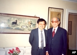 美国之音记者周幼康1991年5月在纽约采访张学良将军