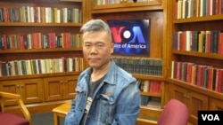 2012年11月9日，中国左派学者司马南在美国之音接受采访(美国之音王南拍摄) 