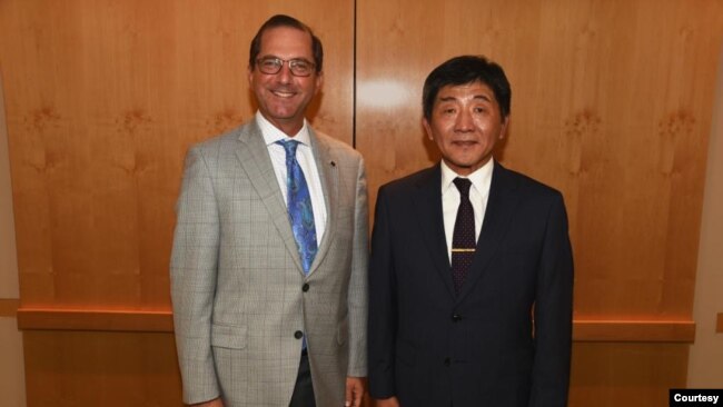 台湾卫生福利部部长陈时中(右)于2018年至华府拜访美国卫生及公共服务部部长阿扎尔(Alex Azar)(左)。(图片取自Alex Azar 推特)