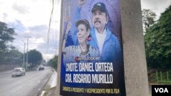 Un cartel promociona a la pareja presidencial del mandatario Daniel Ortega y su esposa la vicepresidenta Rosario Murillo en Managua, capital de Nicaragua el sábado 6 de noviembre de 2021. Foto: Houston Castillo, VOA.