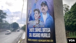 Un cartel promociona a la pareja presidencial del mandatario Daniel Ortega y su esposa la vicepresidenta Rosario Murillo en Managua, capital de Nicaragua el sábado 6 de noviembre de 2021. Foto: Houston Castillo, VOA.