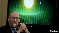 L'Américain Kip Thorne, prix Nobel de physique, lors d'une conférence de presse à Washington DC, le 11 février 2016. 