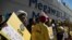 Des membres de Congress of the People (COPE) manifestent devant le siège du groupe Eskom, situé au Megawatt Park,15 mai 2017.