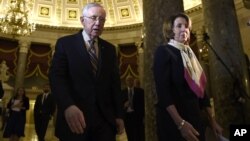 Los líderes de la minoría demócrata en la Cámara de Representantes y el Senado, Nancy Pelosi y Harry Reid, elogiaron el papel del saliente líder republicano, John Boehner ,y del presidente Barack Obama en el logro de la aprobación de un acuerdo de presupuesto hasta 2017.