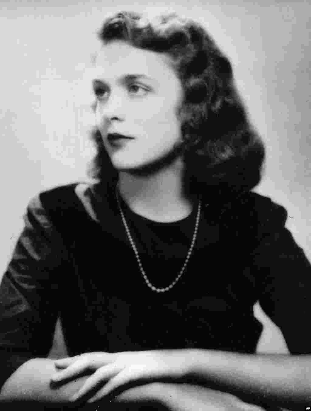 Barbara Piyers - bo&#39;lajak Barbara Bush. 1943-yil