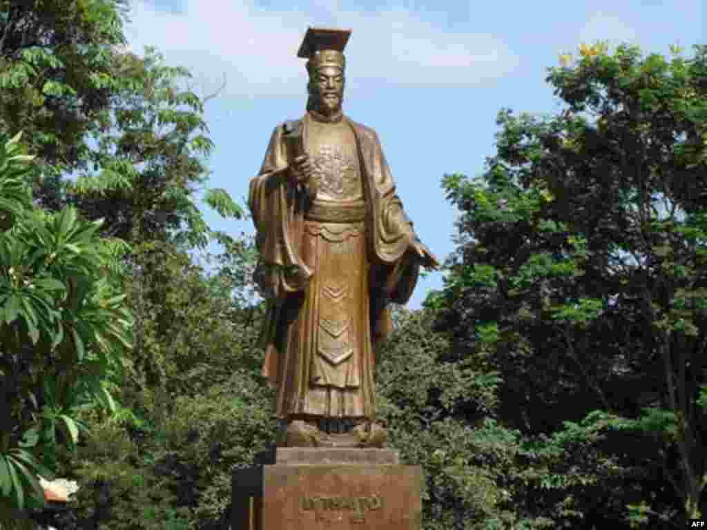 Statue of Ly Thai To in Hanoi, Vietnam.