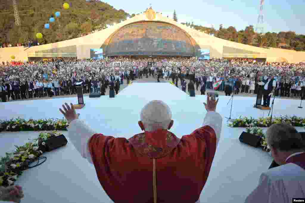 Pope Benedict XVI waves as he arrives to attend a meeting with youths in Bkerke in Harissa, near Beirut September 15, 2012. Picture taken September 15, 2012