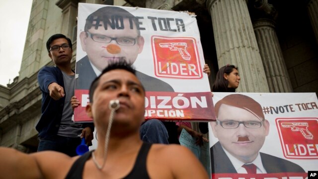 Manifestantes de izquierda exigen una reforma electoral en lugar de asistir a las elecciones de este domingo.