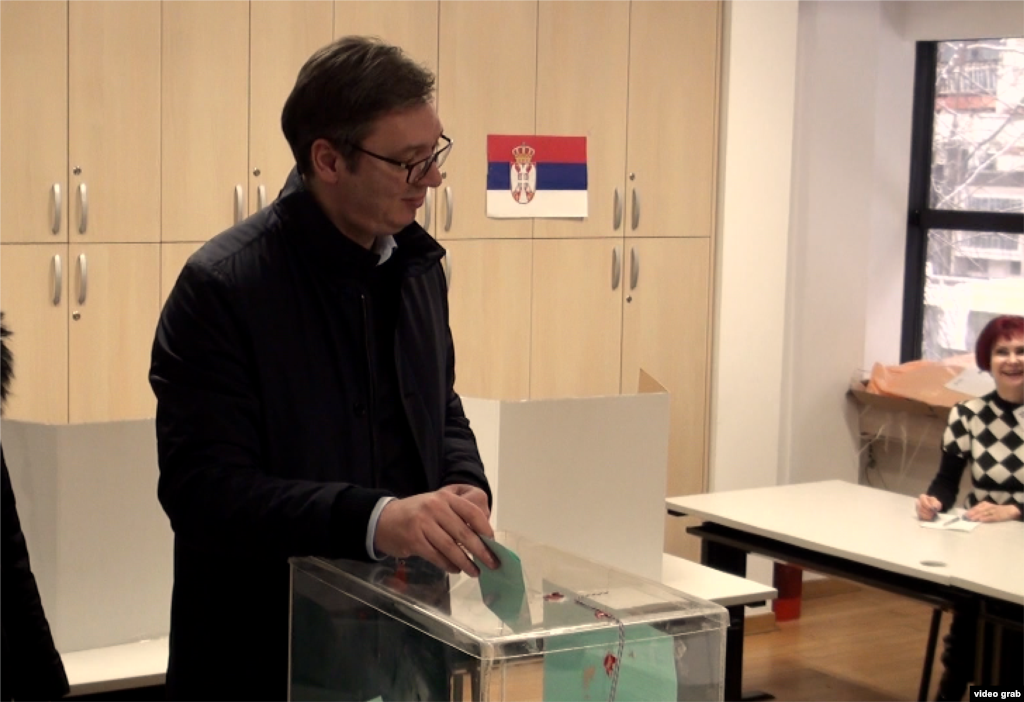 Predsednik Srbije, Aleksandar Vučić, glasa na izborima za Skupštinu grada Beograda, u Beogradu, 4. marta 2018.