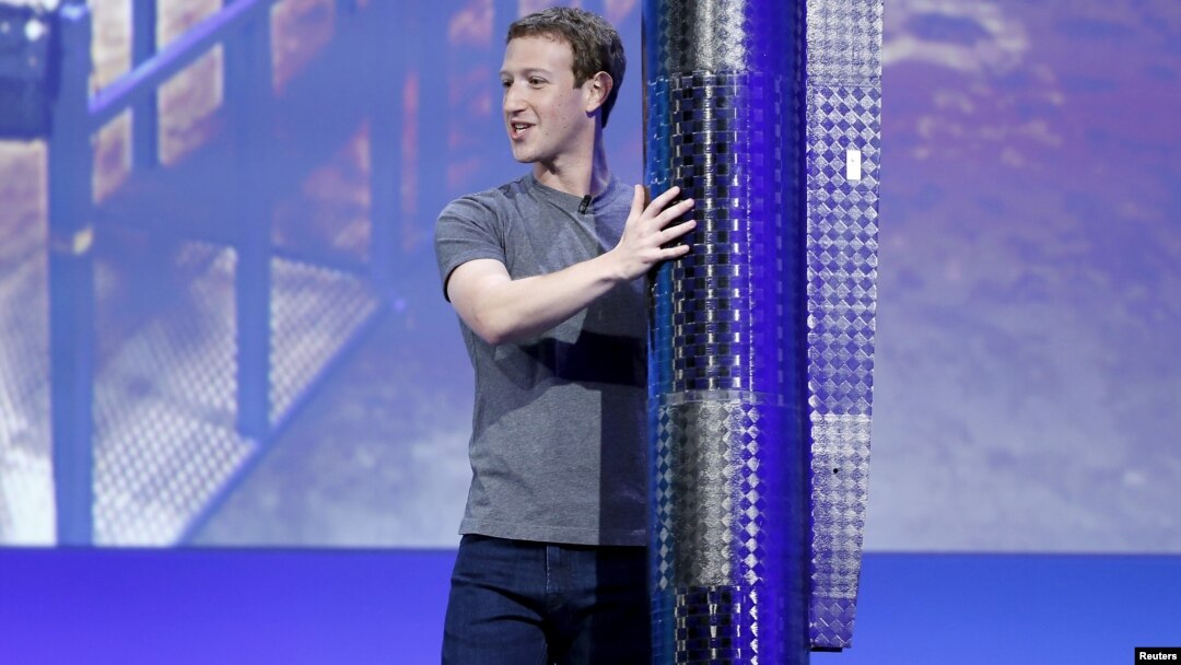 Facebook CEO Mark Zuckerberg holds a propeller pod of the solar-powered Aquila drone on stage during a keynote at the Facebook F8 conference in San Francisco, California, April 12, 2016.