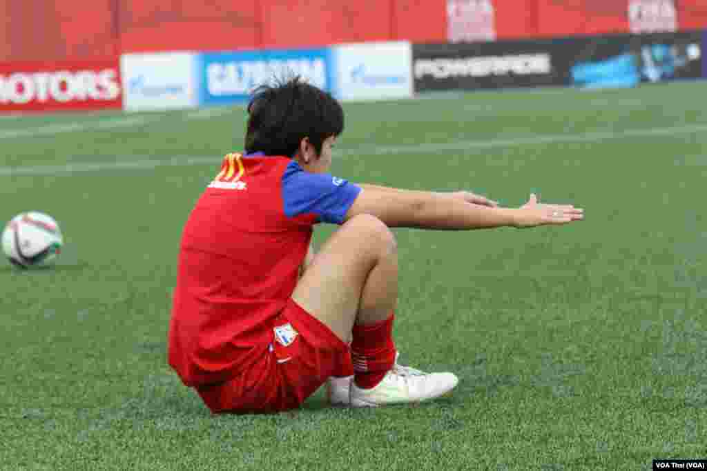 Thai training before 2nd match with Ivory Coast