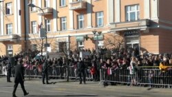 Veliki broj građana okupio se da isprati svečani defile povodom 9. januara