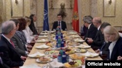 Crnogorski ministar odbrane Predrag Bošković sa ambasadorima zemalja članica NATO-a (gov.me)