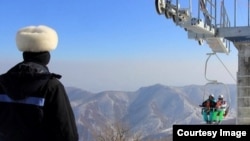 북한 원산의 마식령 스키장 정경. 미국 AP통신의 진 리 전 평양지국장이 지난달 말 스키장 방문 당시 찍은 사진. (자료사진)