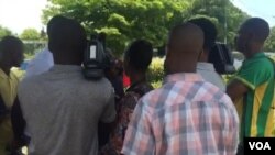 Haitian journalists reporting on a story in Port-au-Prince, Haiti, May 3, 2019. (Photo: Matiado Vilme / VOA )