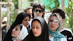 کۆمه‌ڵێـک ژنی ئێرانی