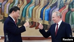 Tổng thống Nga Vladimir Putin và Chủ tịch Trung Quốc Tập Cận Bình dự một buổi tiếp tân tại Điện Kremlin ngày 21/3/2023.