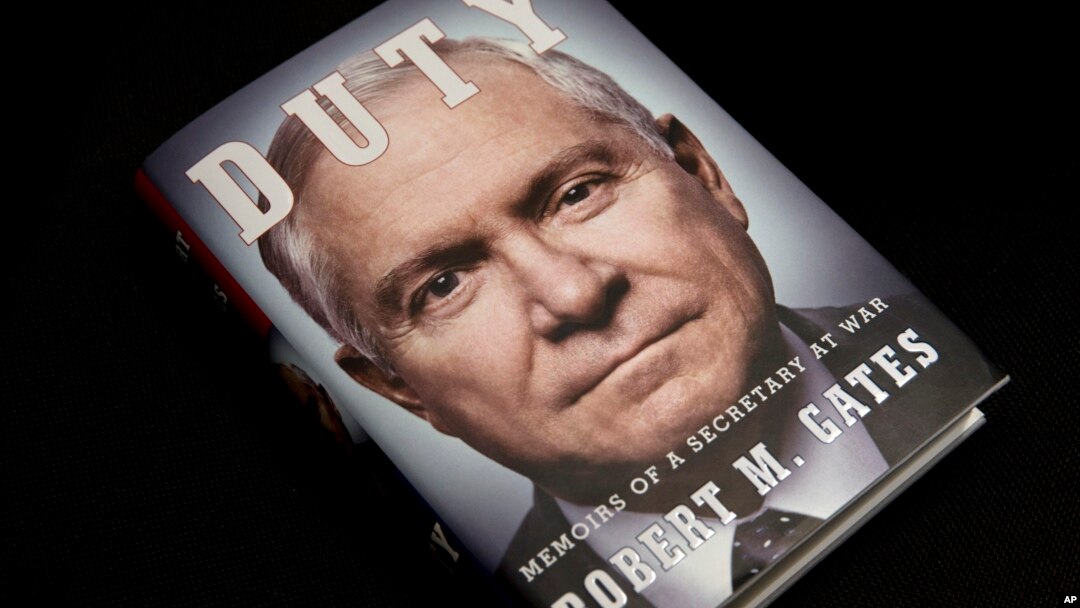 Robert Geyts kitobi, "Burch: Harbiy vazirning xotiralari"da vitse-prezident Jo Baydenni ham tanqid qiladi. Uning aytishicha, Bayden oxirgi 40 yilda tashqi siyosat va xavfsizlik bo’yicha deyarli har bir yirik masalada yanglish fikrlagan.