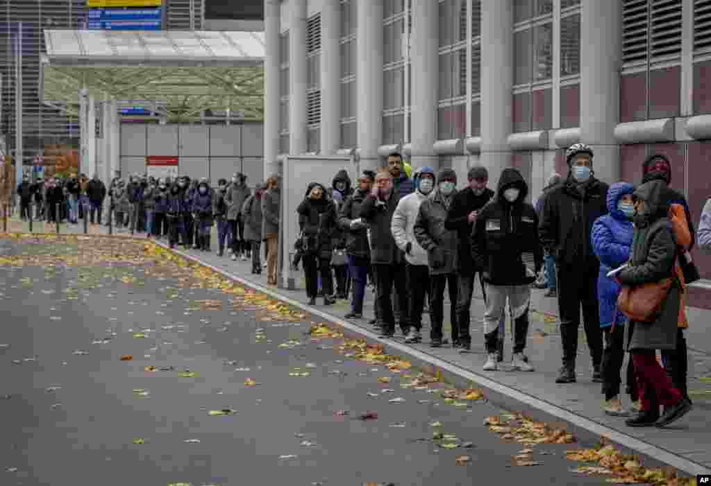 Almaniyanın Frankfurt şəhərində gücləndirici vaksinlərə növbə