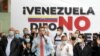 Archivo. Flanqueado por miembros del partido, el líder opositor venezolano Juan Guaidó habla durante una conferencia de prensa en Caracas, Venezuela, el lunes 7 de diciembre de 2020. 