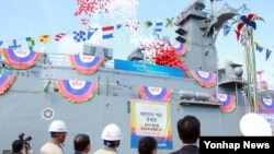 23일 경남 창원시 진해구 STX조선해양에서 한국 해군의 다섯번째 차기 호위함(FFG)인 2천300t급 충북함 진수식이 열렸다.