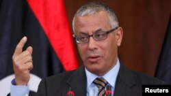 PM Libya Ali Zeidan dalam konferensi pers di Tripoli (foto: dok). Kelompok Islamis Libya mencurigai keterlibatan Zeidan dalam penangkapan warga Libya oleh pasukan khusus AS. 