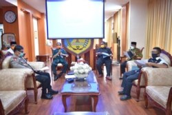 Gubernur Sulawesi Tengah, Longki Djanggolamemimpin Rapat Forkopimda Prov. Sulawesi Tengah Plus , tentang Kondisi Keamanan dan Menghadapi Pelaksanaan Idul Fitri 1441 H dan Kondisi Musibah Virus Covid -19 (22/5). (Foto: Courtesy/Biro Humas dan Protokol Pemp