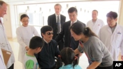 陳光誠5月1日在北京朝陽醫院和家人團聚