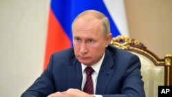 2020年11月5日，俄罗斯总统普京在莫斯科克里姆林宫参加一次视讯会议。