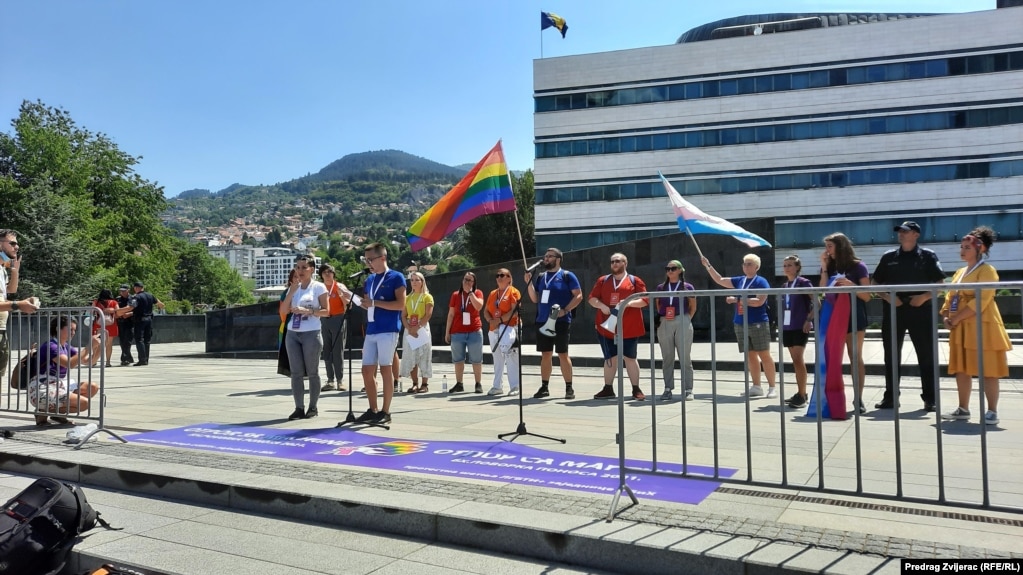 Organizatori šalju poruke na kraju treće Bh. povorke ponosa, Sarajevo, 14. august 2021.