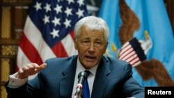 El secretario de Defensa, Chuck Hagel se reunió con los medios después de mantener una reunión privada con el presidente de Afganistán Hamid Karzai en Kabul, un día antes del ataque que mató a los soldados estadounidenses.