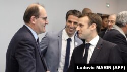 Umushikiranganji wa mbere Jean Castex ari kumwe na Perezida Emmanuel Macron w'Ubufransa