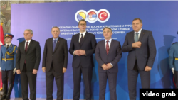 Predsednici Srbije i Turske, Aleksandar Vučić i Redžep Tajip Erdogan, zajedno sa članovima Predsedništva BiH na otvaranju izgradnje auto-puta Beograd - Sarajevo, u Sremskoj Rači, 8. oktobra 2019.