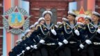 Quân đội Nga diễu hành trong lễ diễu binh quân sự Ngày Chiến thắng 74 năm sau Chiến tranh Thế giới lần thứ 2 tại Quảng trường Đỏ ở Moscow, Nga, hôm 9/5.