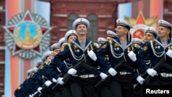 Tentara Rusia dalam parade peringatan Hari Kemenangan Rusia dalam Perang Dunia II ke-74 di Lapangan Merah, di Moskow, Rusia, 9 Mei 2019.