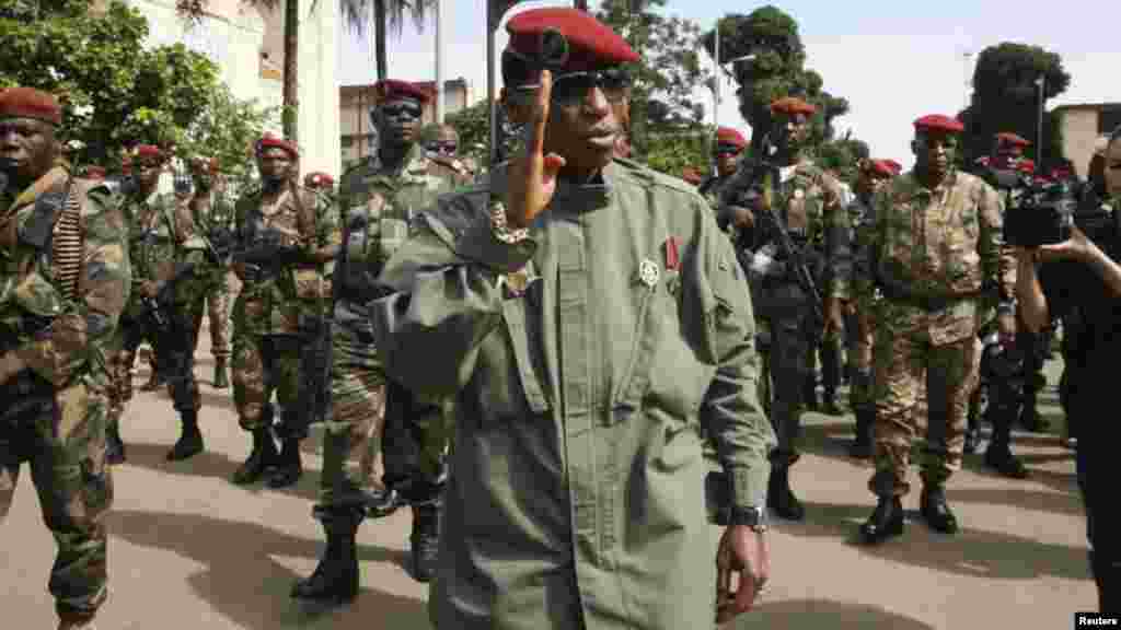 Le capitaine Moussa Dadis Camara, chef de la junte au pouvoir, le 2 octobre 2009 à Conakry.