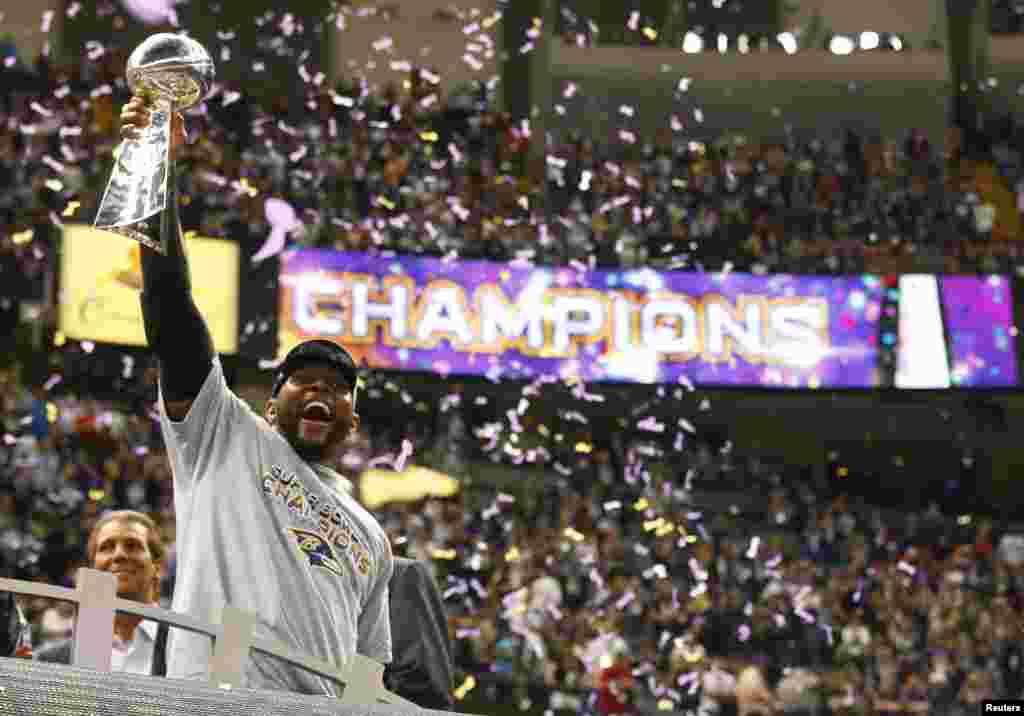 Baltimore Ravens inside linebacker Ray Lewis hoists the Vince Lombardi Trophy as he celebrates victory over the San Francisco 49ers in their NFL Super Bowl XLVII.
