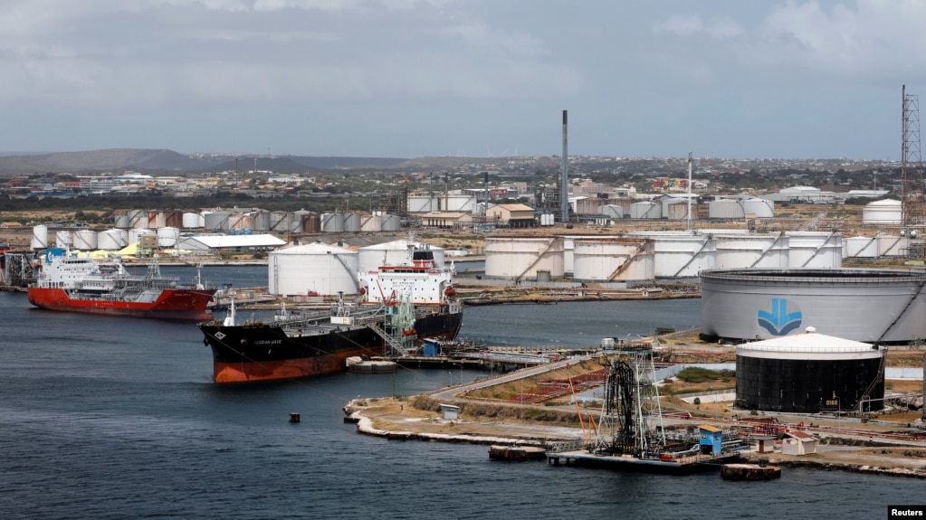 Tư liệu: Các tàu chở dầu thô neo tại bến của Hãng Lọc Dầu Isla ở Willemstad trên đảo Curacao, ngày 22/2/2019. REUTERS/Henry Romero/File Photo