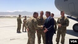 U.S. Secretary of Defense Ash Carter arrives in Afghanistan, July 12, 2016. (C. Babb/VOA)