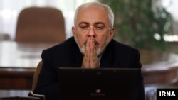 محمدجواد ظریف وزیر امور خارجه ایران در جلسه هیئت دولت در تهران
