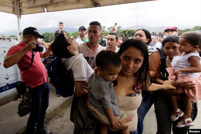 People cross the Colombian-Venezuelan border over the Simon Bolivar international bridge in Cucuta, Colombia, April 2, 2019.