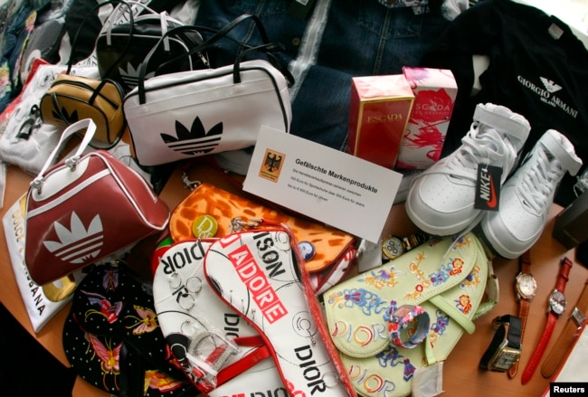 Pictured here are counterfeit branded fashion goods presented during the annual news conference of the customs duty office at Frankfurt Airport, March 21, 2007. (FILE PHOTO/REUTERS/Alex Grimm GERMANY)