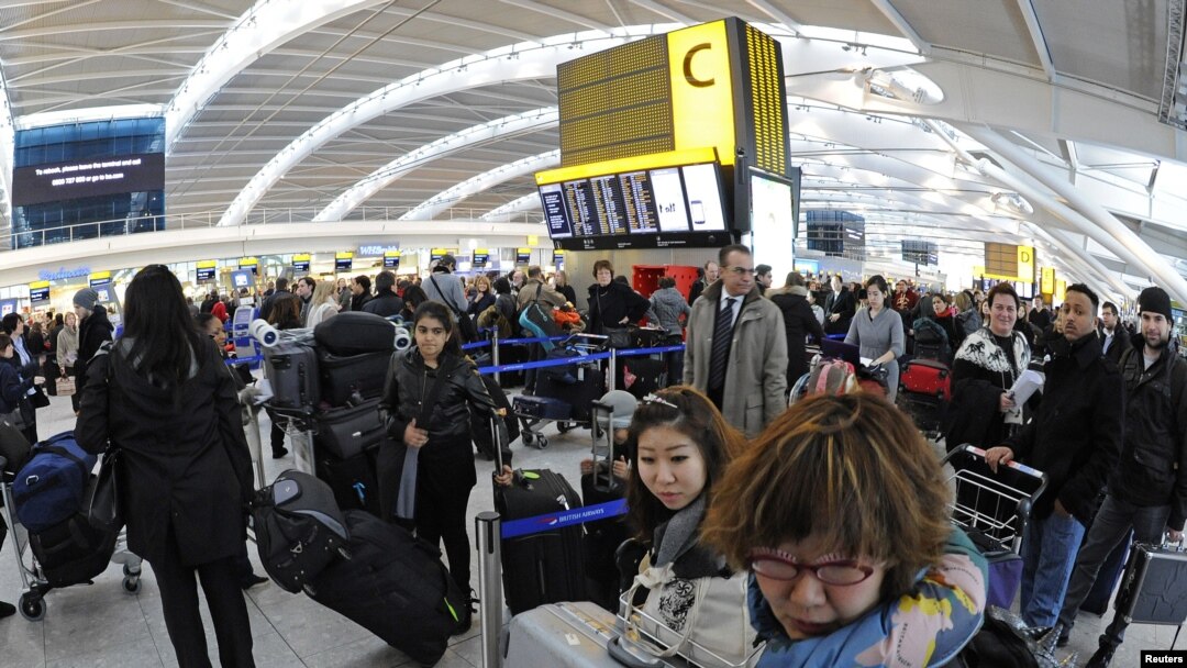 Passengers queue in Terminal 5 at Heathrow Airport in west London December 21, 2010. Snow and freezing temperatures continued to ground flights to and from Britain on Tuesday, with travellers hoping to get away for Christmas likely to suffer delays and c