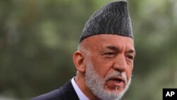 El expresidente de Afganistán Hamid Karzai, durante una conferencia de prensa en Kabul el 13 de julio de 2021.