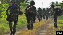 Pasukan TNI dalam latihan Pasukan Pemukul Reaksi Cepat (PPRC) di Poso, 31 Maret lalu (foto: VOA/Yoanes).