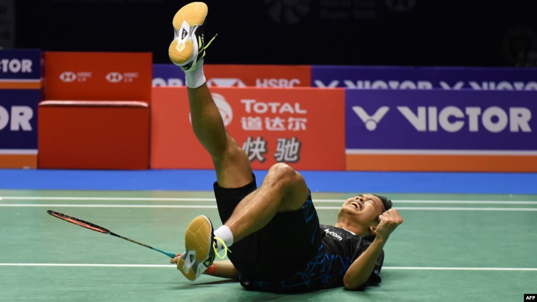 Reaksi Anthony Sinisuka Ginting saat memenangkan laga melawan pebulu tangkis Jepang, Kento Momota, dalam nomor tunggal putra di turnamen China Open 2018, yang berlangsung di Changzhou, Provinsi Jiangsu, Minggu, 23 September 2018.